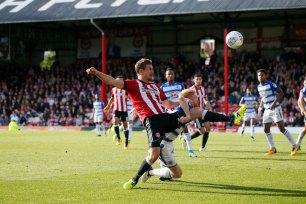 16/09/2017. Brentford FC v Reading FC. Action from SkyBet Championship Match at Griffin Park. Brentford's Andreas BJELLAND shoots over